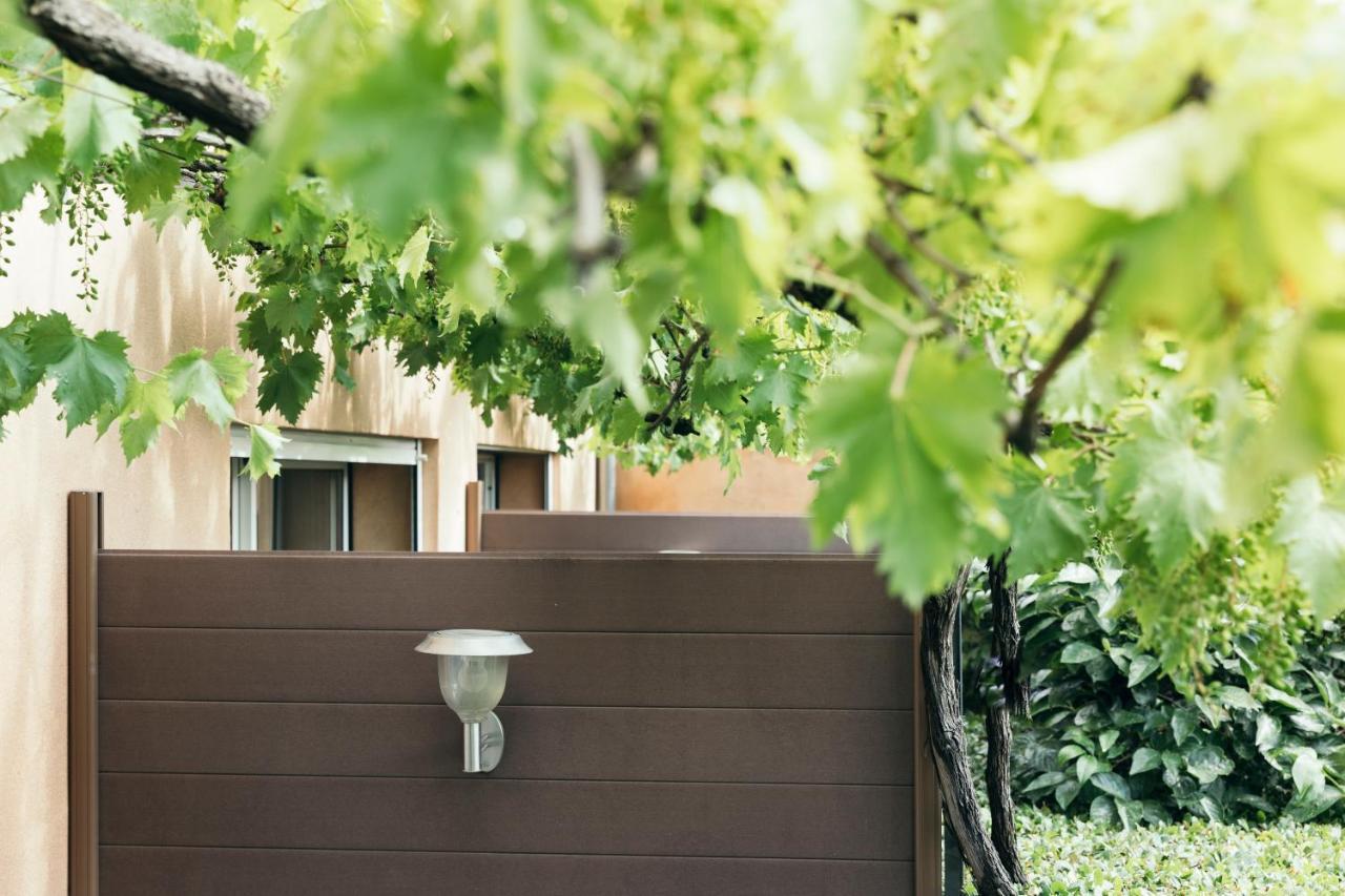 Le Carre D'Alethius Logis Hotel Restaurant Charmes-sur-Rhone Eksteriør bilde
