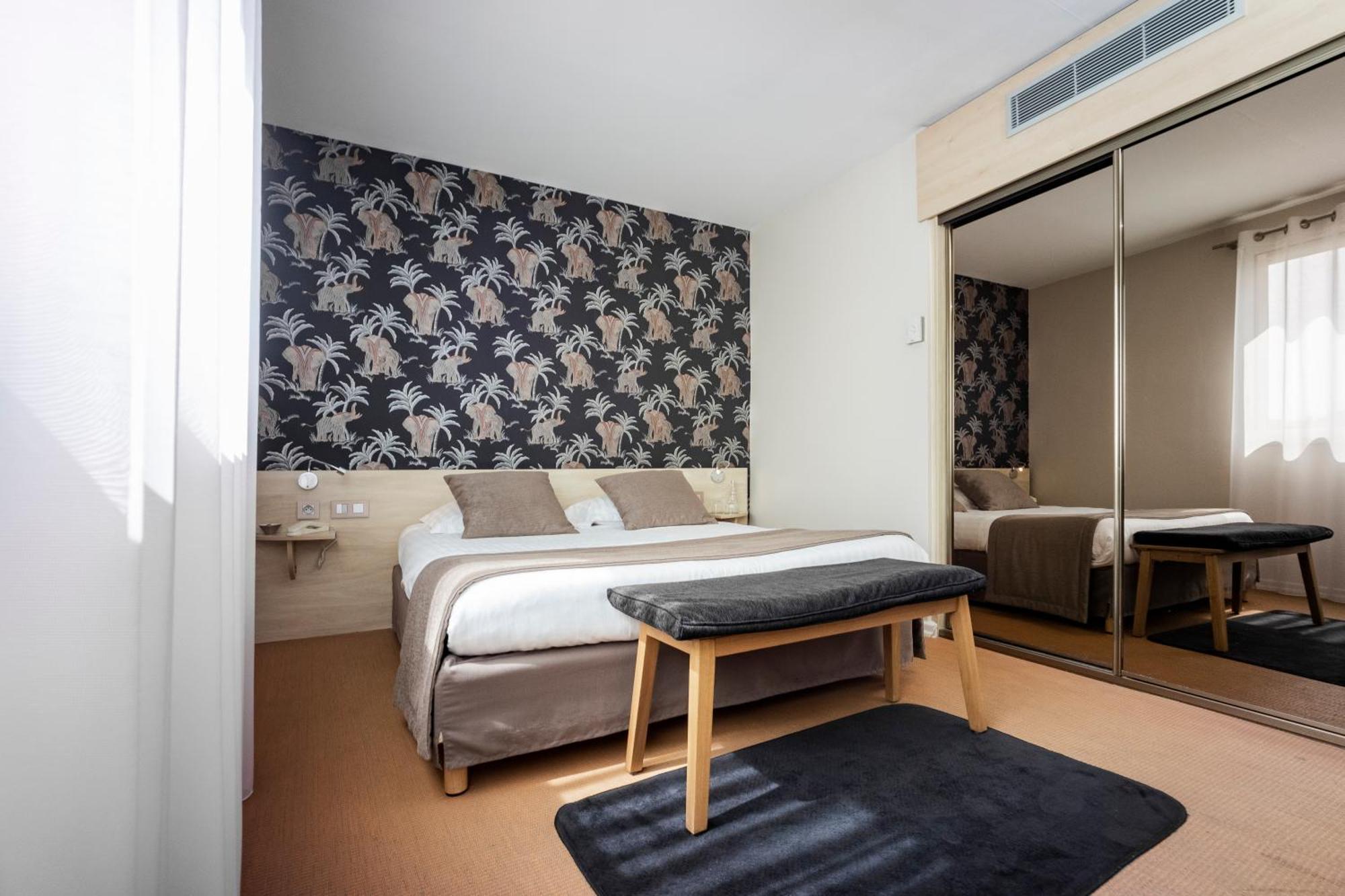 Le Carre D'Alethius Logis Hotel Restaurant Charmes-sur-Rhone Eksteriør bilde