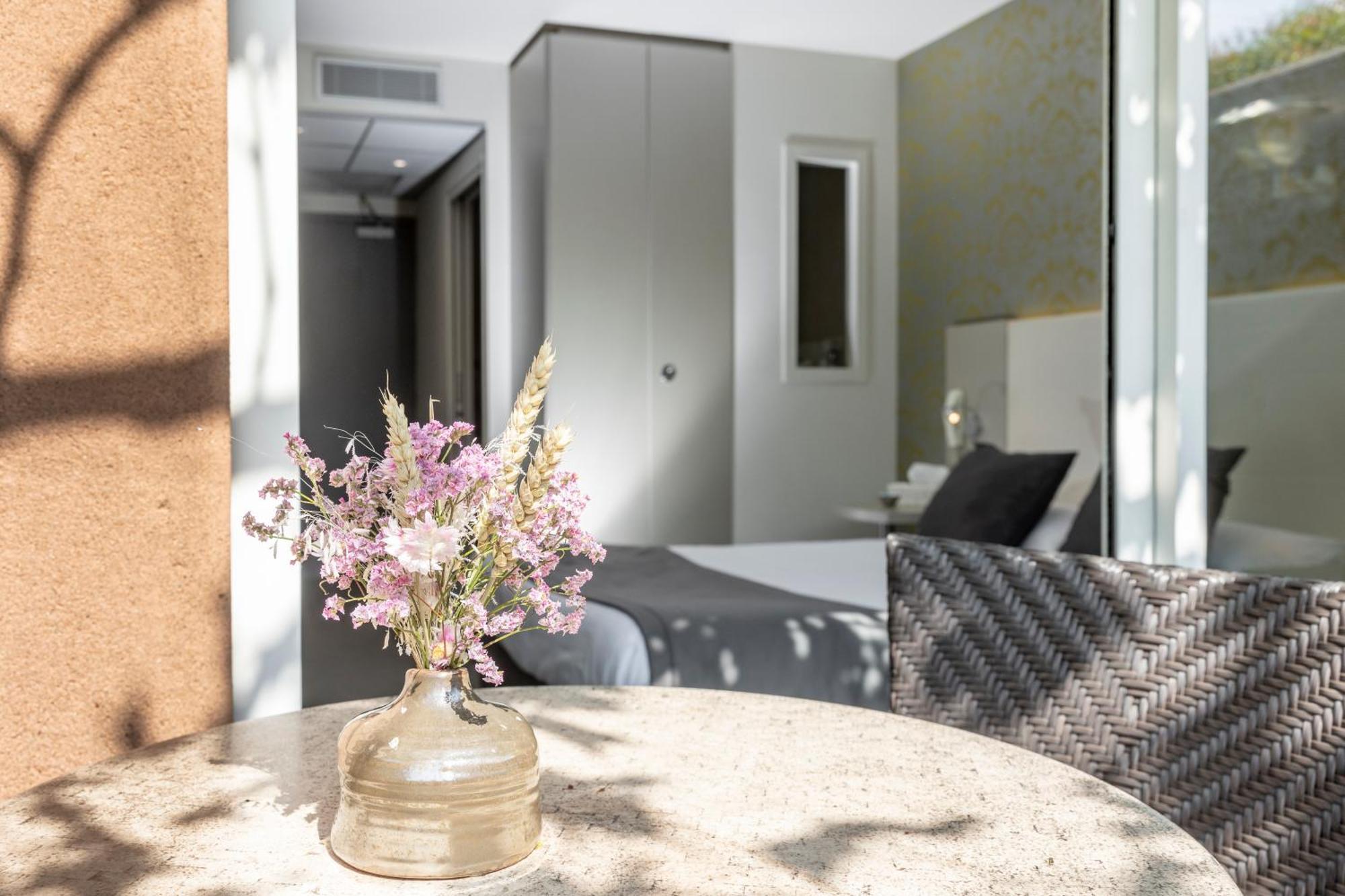 Le Carre D'Alethius Logis Hotel Restaurant Charmes-sur-Rhone Eksteriør bilde
