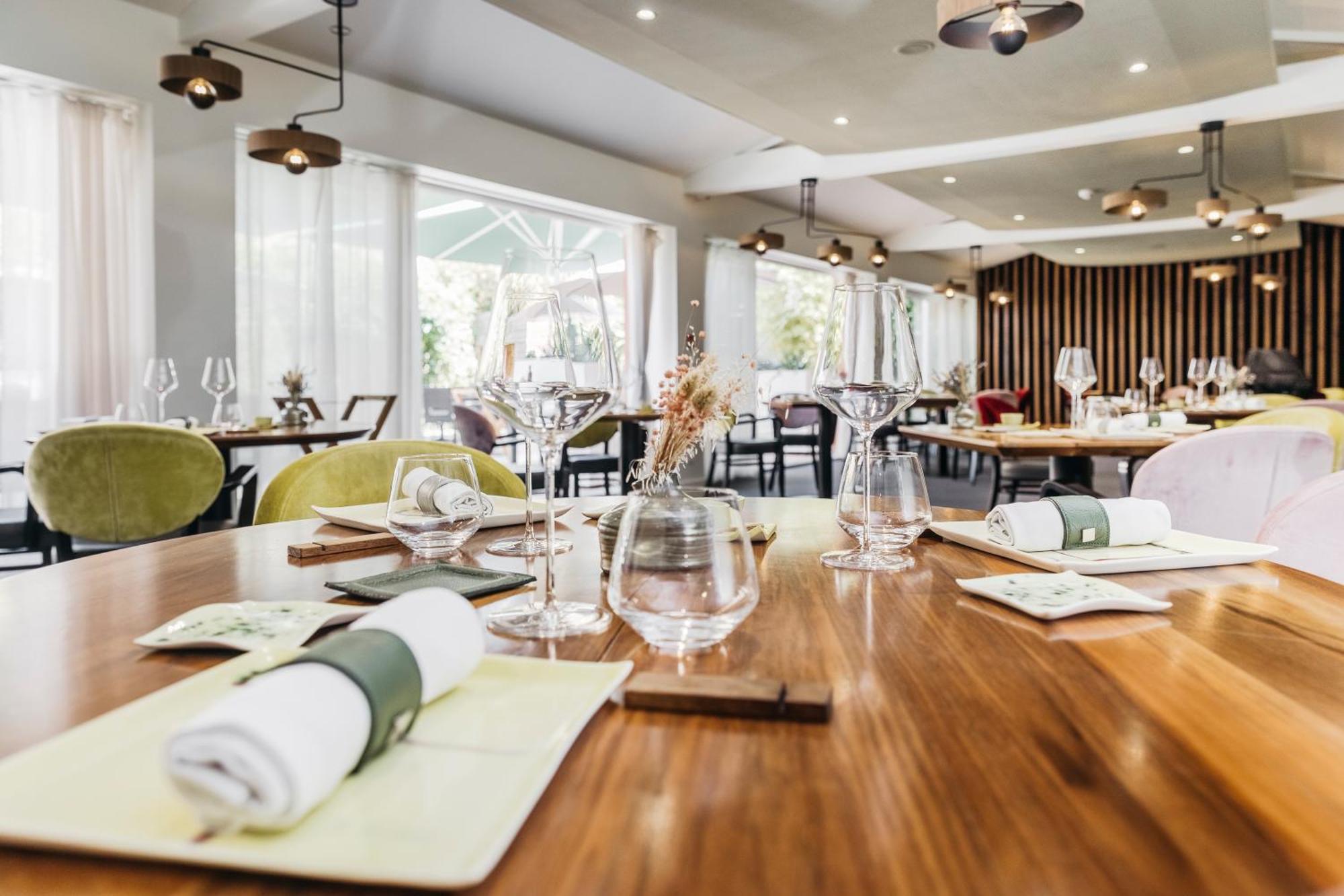 Le Carre D'Alethius Logis Hotel Restaurant Charmes-sur-Rhone Eksteriør bilde