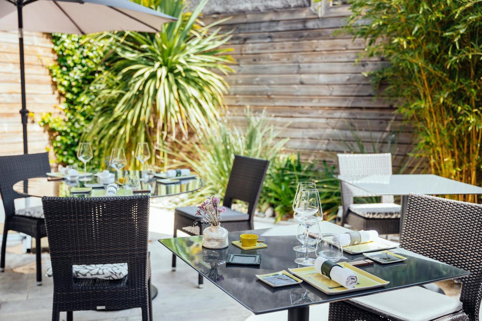 Le Carre D'Alethius Logis Hotel Restaurant Charmes-sur-Rhone Eksteriør bilde