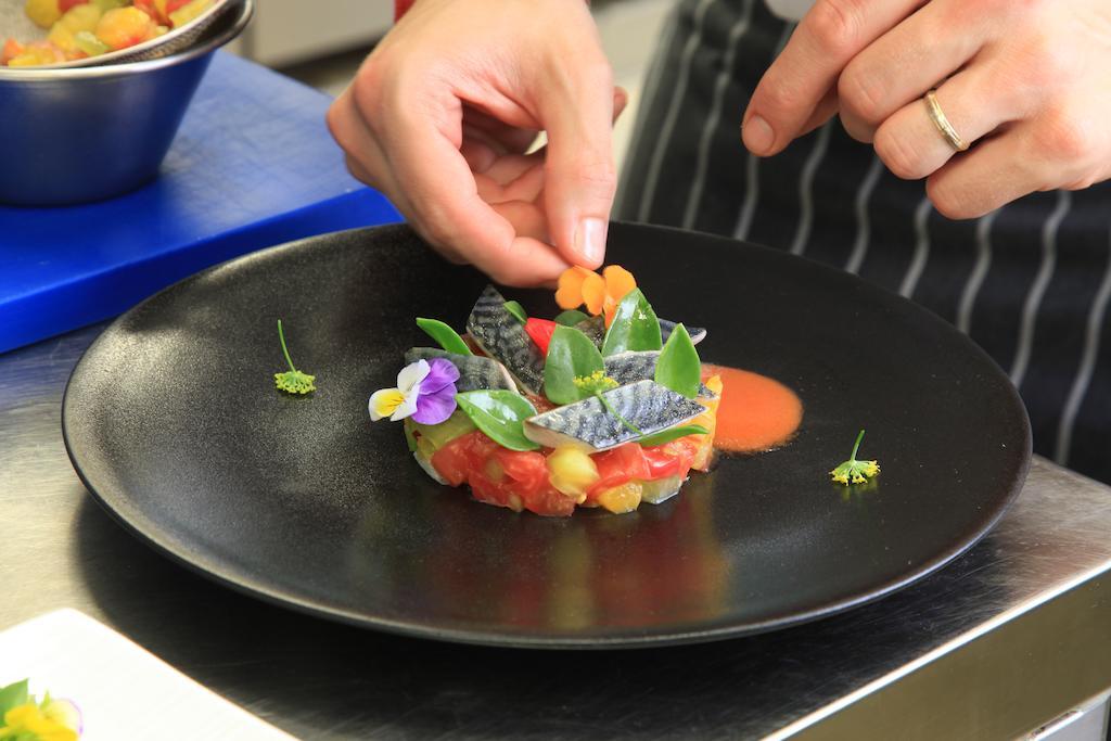 Le Carre D'Alethius Logis Hotel Restaurant Charmes-sur-Rhone Eksteriør bilde